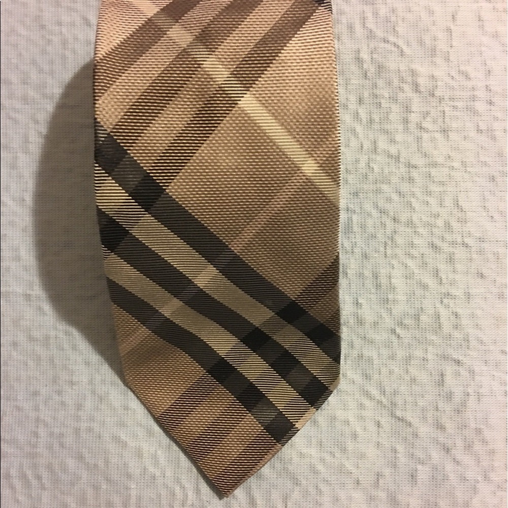 💕SOLD 💕Burberry London Men's Tie Made In Italy